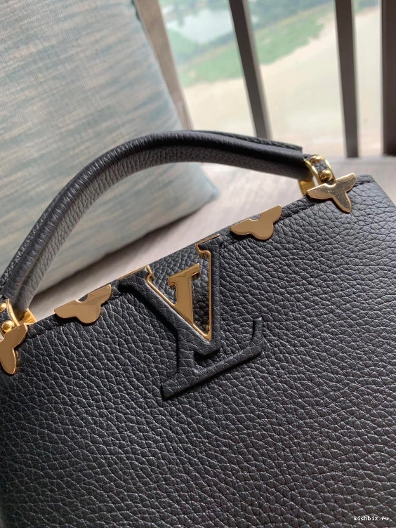 WIS MINI LOUIS CAPUCINES VUITTON 1121